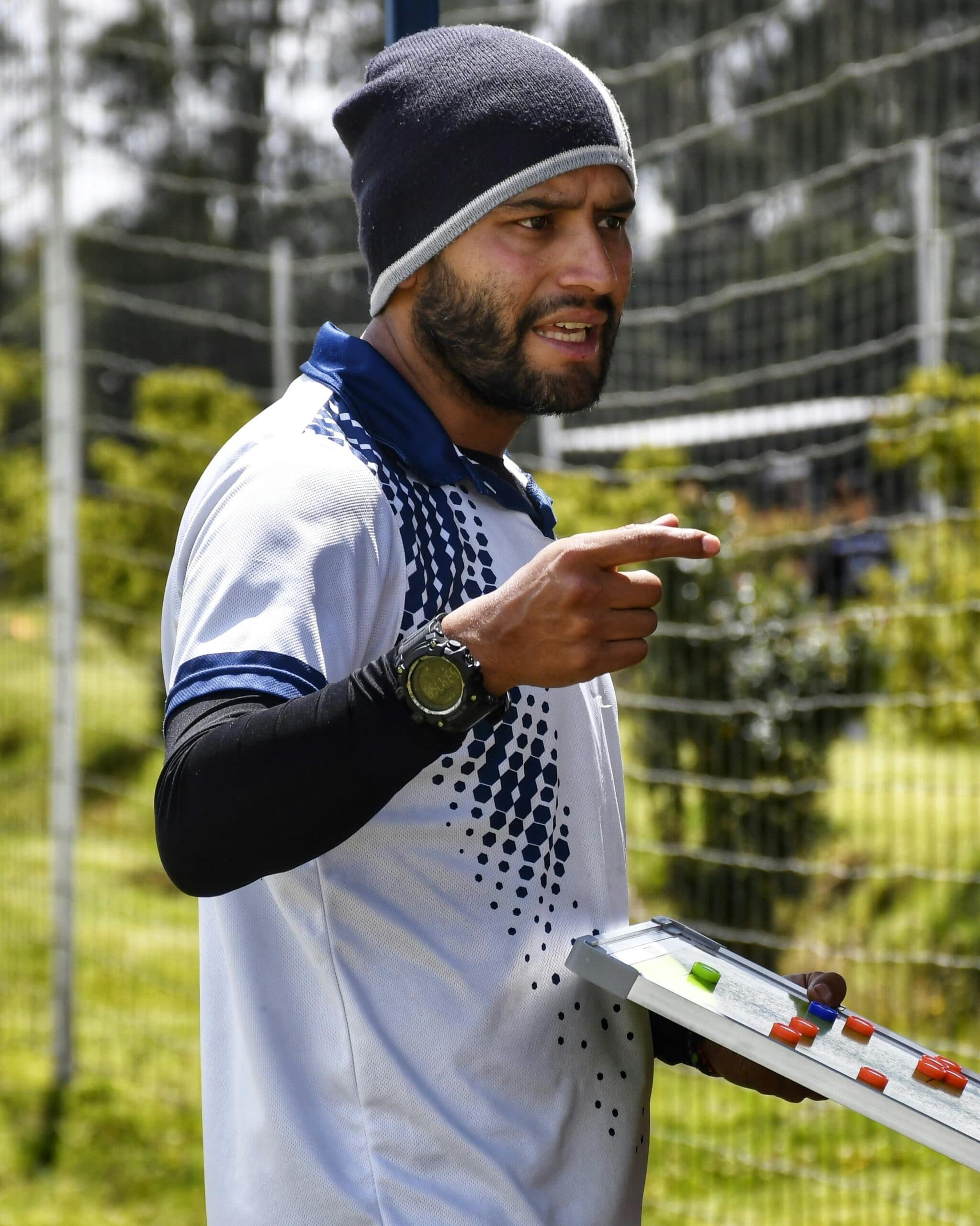 Todo treinador de futebol já foi ex-jogador?