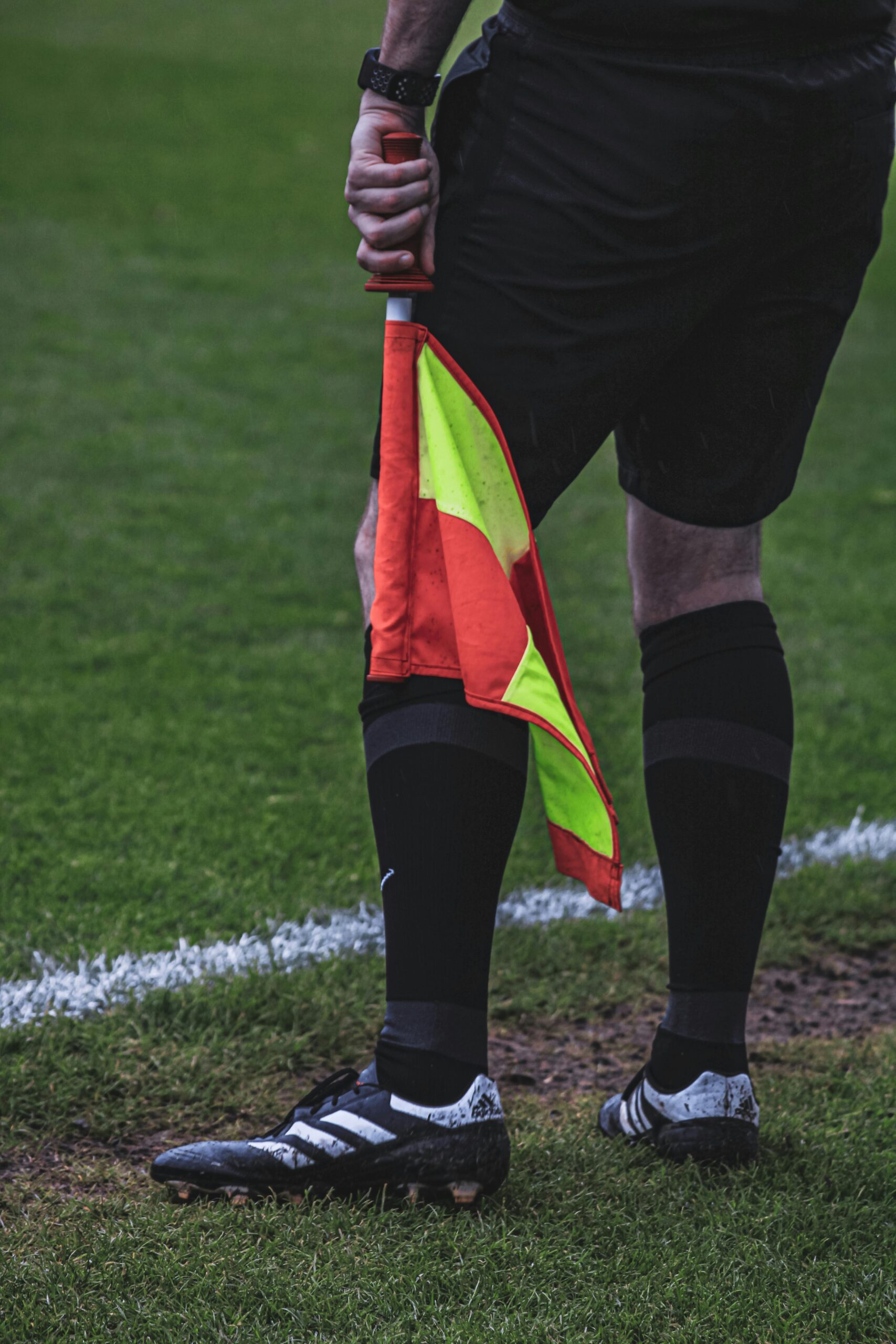 Como arbitros se preparam para o ritmo intenso do futebol?