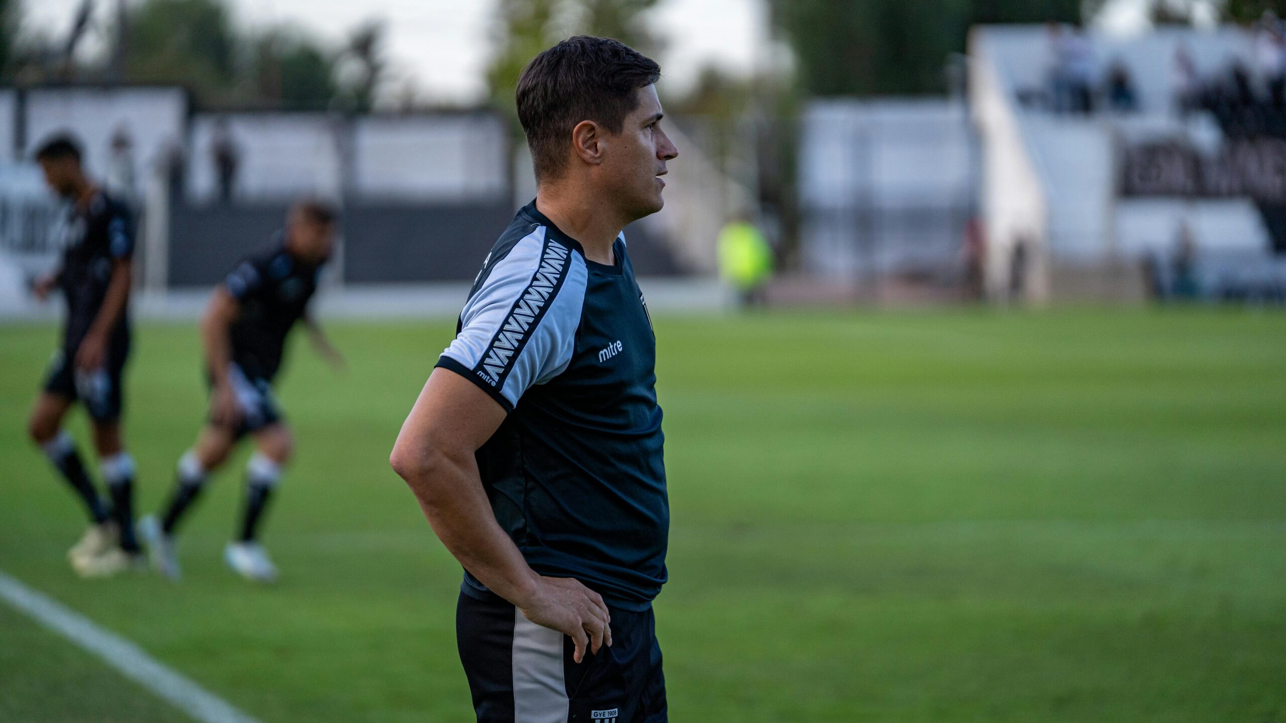 Gerir elencos : como lidar com reservas, estrelas e crises internas
