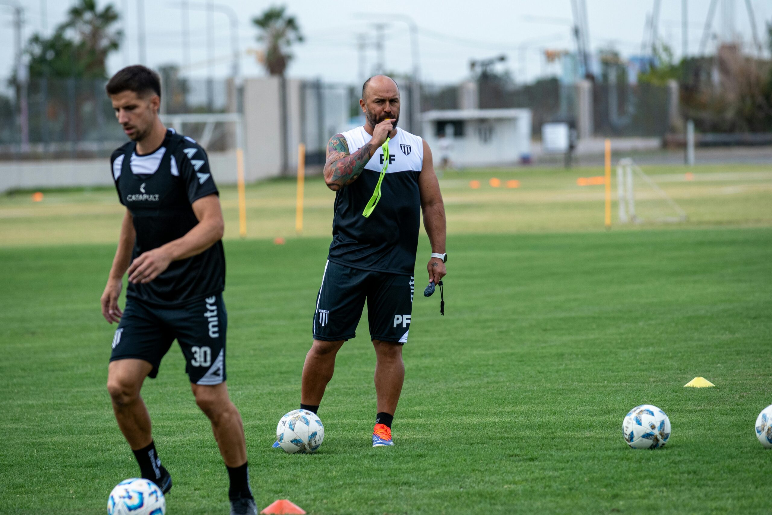 O que faz um treinador de futebol?